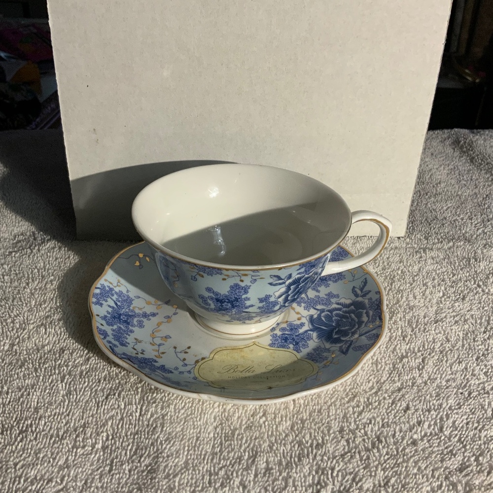 Bell Lux Holiday Collection Tea Cup And Saucer Set